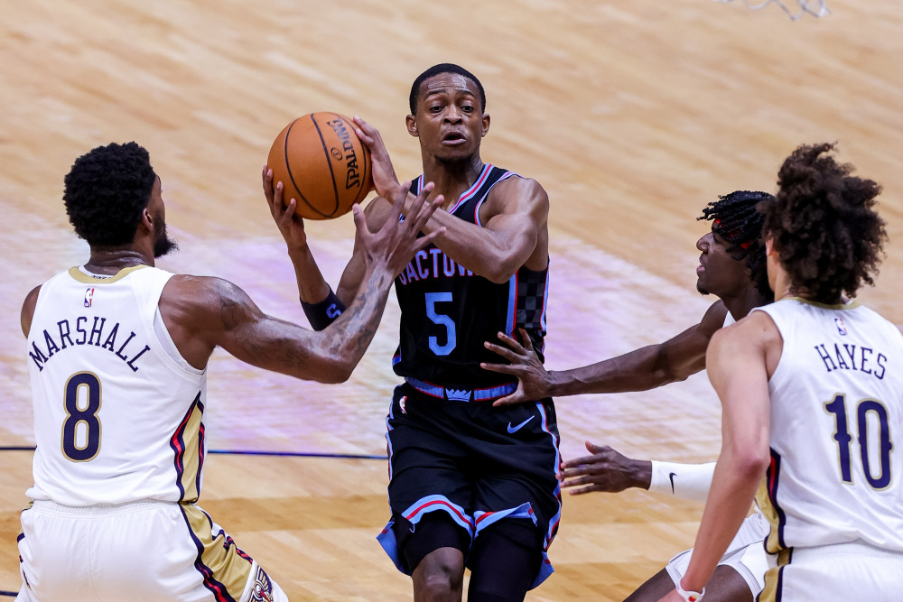  福克斯压哨三分准绝杀，国王客场险胜鹈鹕收获三连胜  